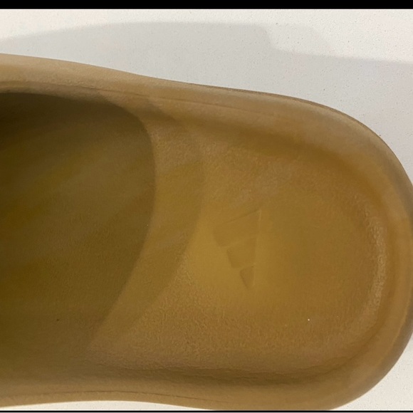 Adidas Yeezy slides size 4 ochre colorway - Picture 3 of 10